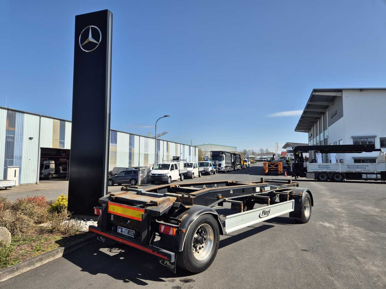 Fliegl ZPS180 Abroll-Container Tropper Pellet-Silo 22m³ Fliegl ZPS180 Abroll-Container Tropper Pellet-Silo 22m³ - Remorque ampliroll/ Multibenne: photos 1 Fliegl ZPS180 Abroll-Container Tropper Pellet-Silo 22m³ Fliegl ZPS180 Abroll-Container Tropper Pellet-Silo 22m³ - Remorque ampliroll/ Multibenne: photos 1