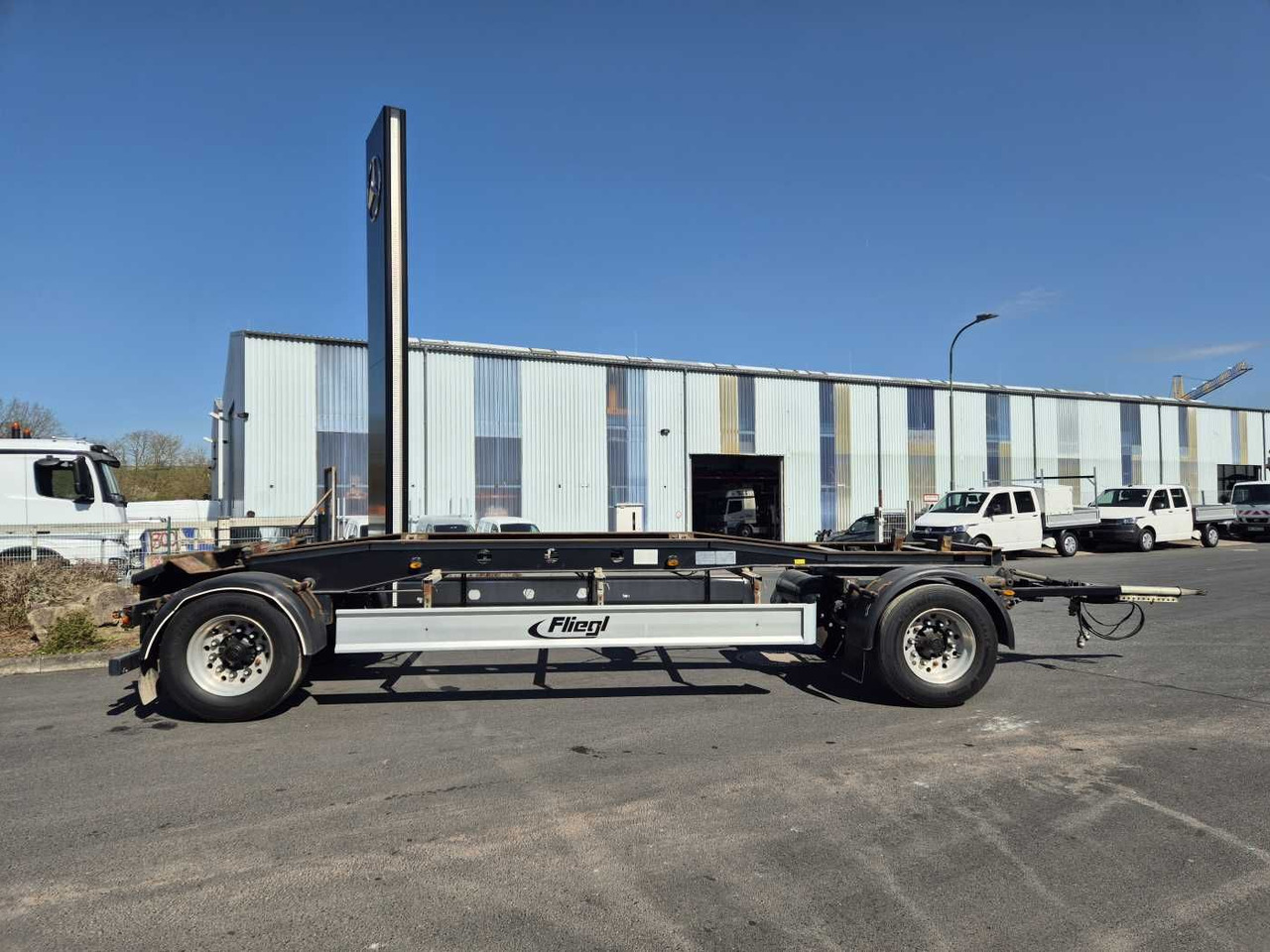 Fliegl ZPS180 Abroll-Container Tropper Pellet-Silo 22m³ Fliegl ZPS180 Abroll-Container Tropper Pellet-Silo 22m³ - Remorque ampliroll/ Multibenne: photos 5 Fliegl ZPS180 Abroll-Container Tropper Pellet-Silo 22m³ Fliegl ZPS180 Abroll-Container Tropper Pellet-Silo 22m³ - Remorque ampliroll/ Multibenne: photos 5