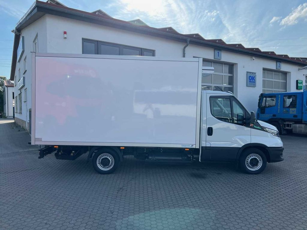 Iveco 35S14 A8 CNG Koffer *3-Sitze*Klima*Automatik* Iveco 35S14 A8 CNG Koffer *3-Sitze*Klima*Automatik* - Véhicule utilitaire frigorifique: photos 3 Iveco 35S14 A8 CNG Koffer *3-Sitze*Klima*Automatik* Iveco 35S14 A8 CNG Koffer *3-Sitze*Klima*Automatik* - Véhicule utilitaire frigorifique: photos 3