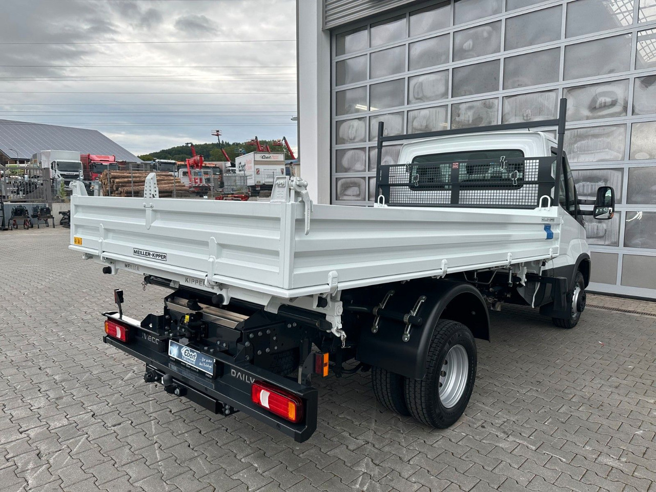 Iveco 70C18H 3-S.-Kipper Meiller *R3.450mm*2xAHK* - Véhicule utilitaire benne: photos 5 Iveco 70C18H 3-S.-Kipper Meiller *R3.450mm*2xAHK* - Véhicule utilitaire benne: photos 5