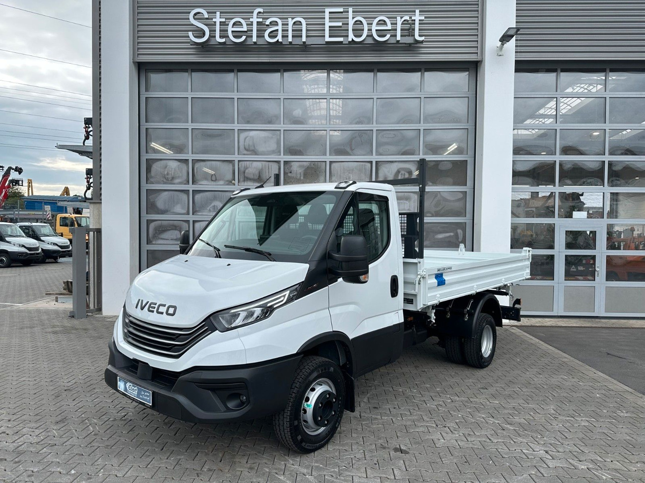 Iveco 70C18H 3-S.-Kipper Meiller *R3.450mm*2xAHK* - Véhicule utilitaire benne: photos 1 Iveco 70C18H 3-S.-Kipper Meiller *R3.450mm*2xAHK* - Véhicule utilitaire benne: photos 1