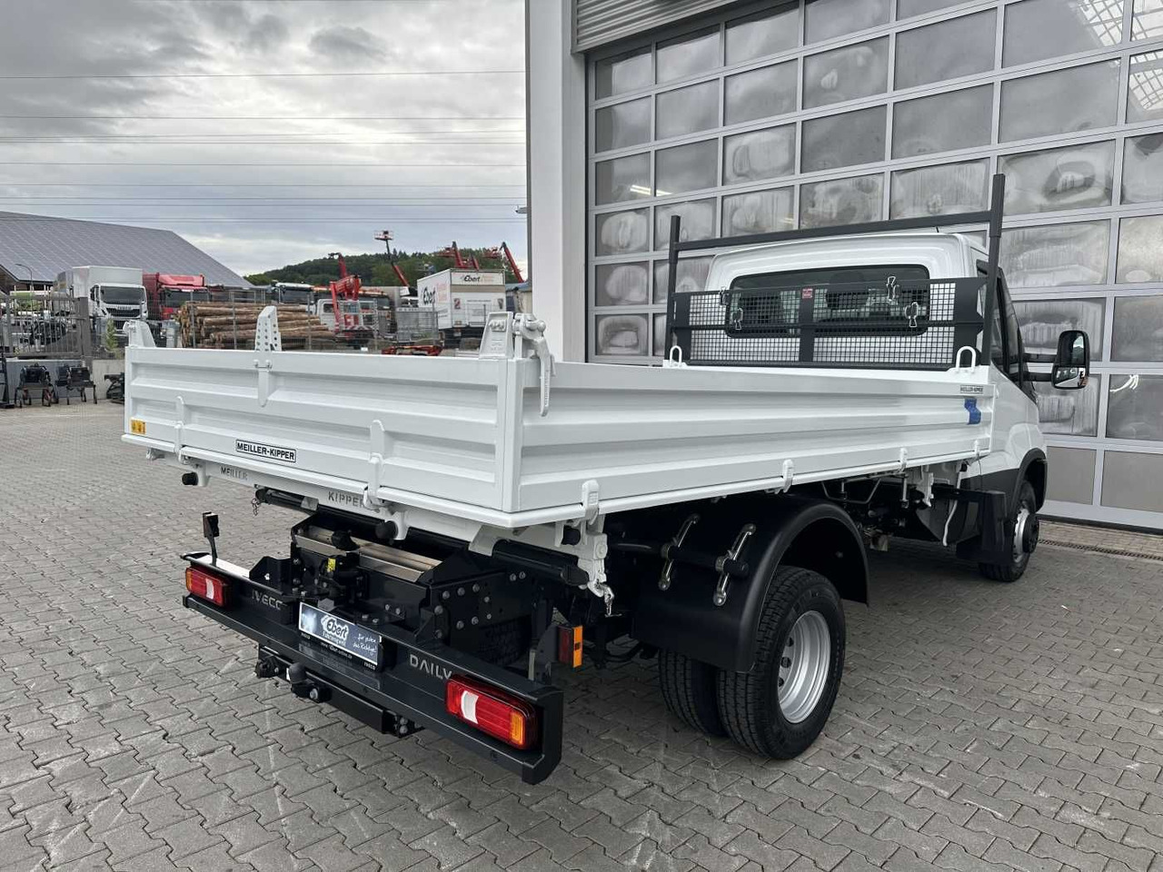 Iveco 70C18H 3-S.-Kipper Meiller *R3.450mm*2xAHK* - Véhicule utilitaire benne: photos 5 Iveco 70C18H 3-S.-Kipper Meiller *R3.450mm*2xAHK* - Véhicule utilitaire benne: photos 5