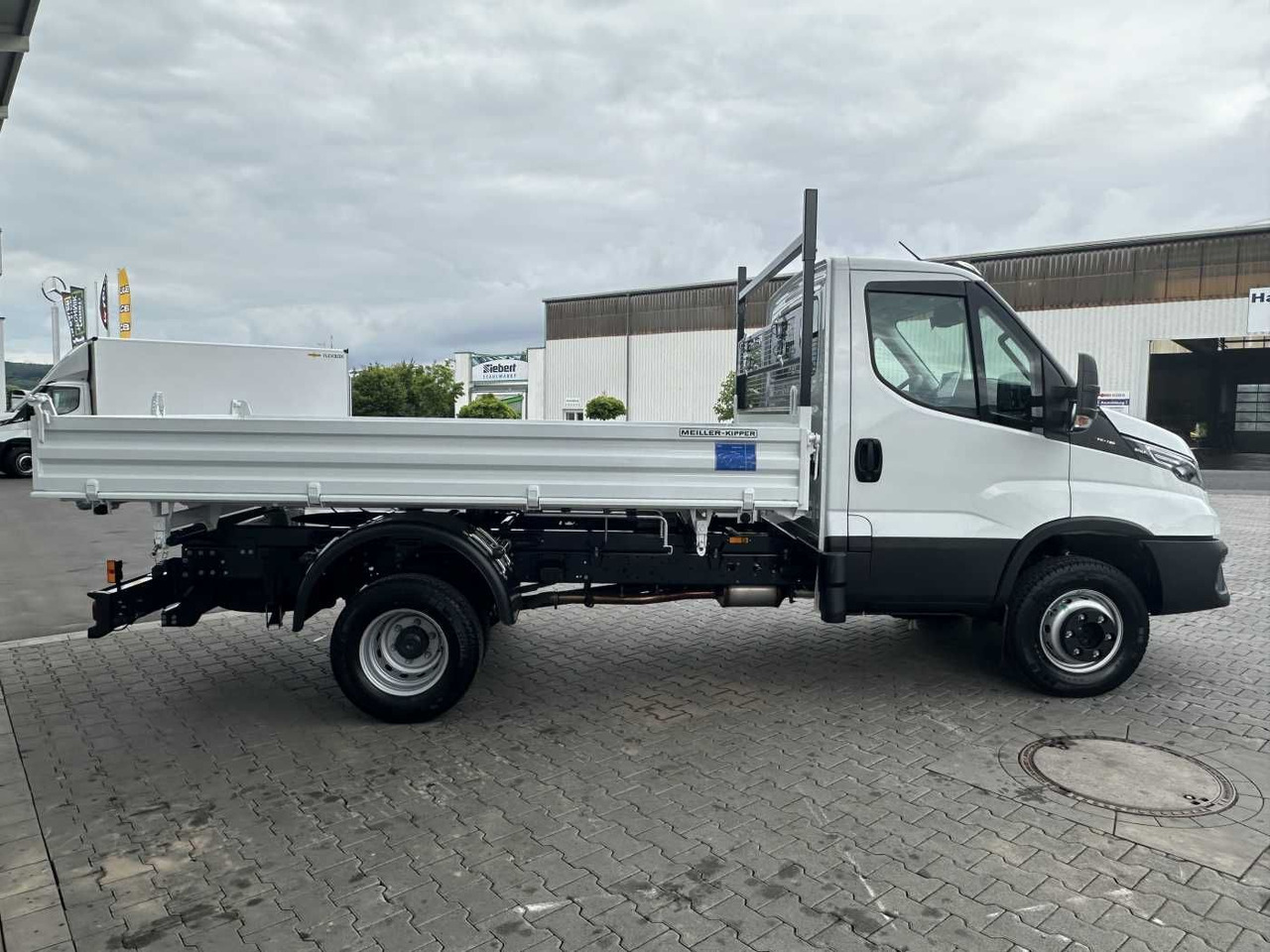 Iveco 70C18H 3-S.-Kipper Meiller *R3.450mm*2xAHK* - Véhicule utilitaire benne: photos 4 Iveco 70C18H 3-S.-Kipper Meiller *R3.450mm*2xAHK* - Véhicule utilitaire benne: photos 4