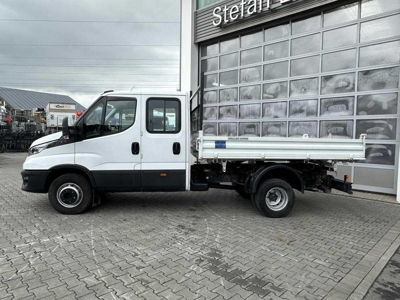 Iveco 70C18H 3-S.Kipper *R.3750mm*7Sitze*AHK* - Véhicule utilitaire benne: photos 2 Iveco 70C18H 3-S.Kipper *R.3750mm*7Sitze*AHK* - Véhicule utilitaire benne: photos 2
