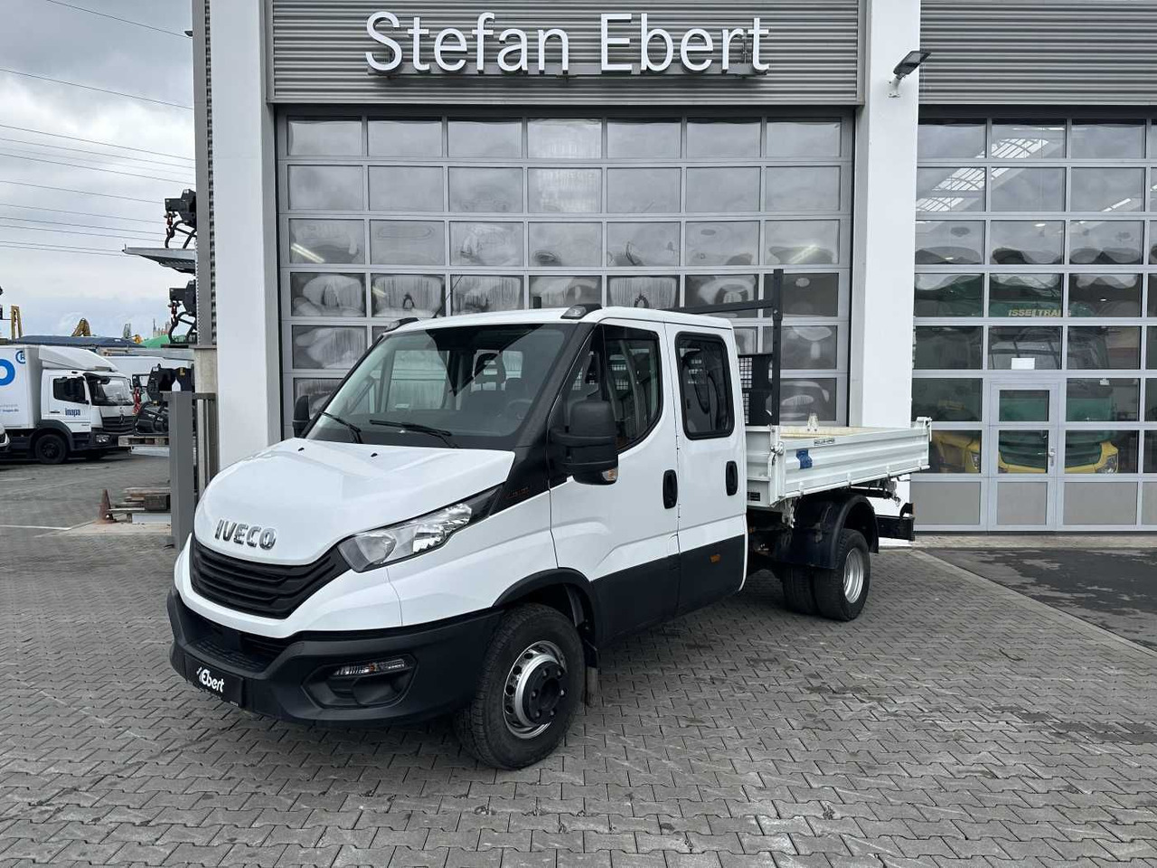 Iveco 70C18H 3-S.Kipper *R.3750mm*7Sitze*AHK* - Véhicule utilitaire benne: photos 1 Iveco 70C18H 3-S.Kipper *R.3750mm*7Sitze*AHK* - Véhicule utilitaire benne: photos 1