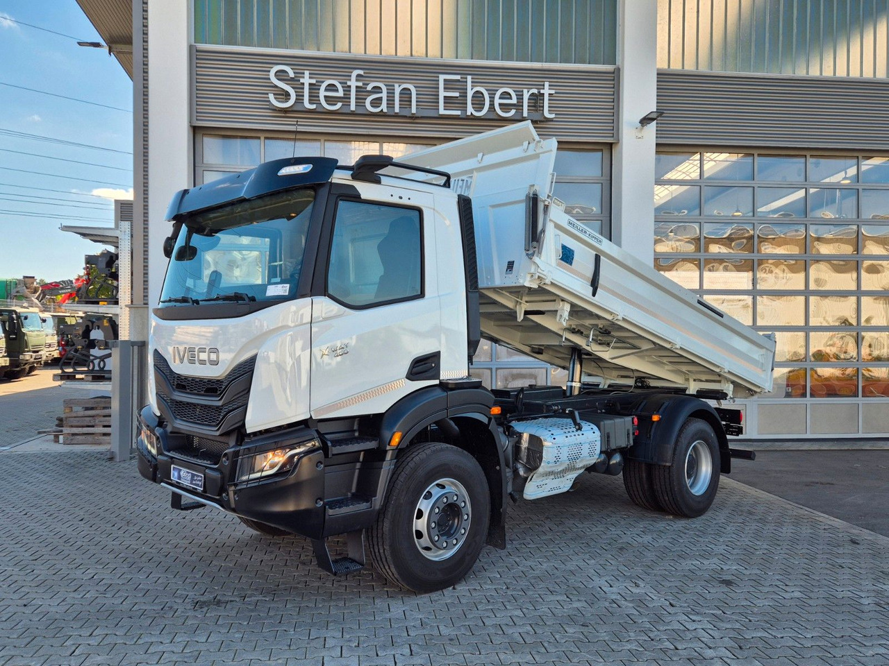 Iveco AD200X46 HR OFF Meiller 3-S.-Kipper *MirrorCam* - Camion benne: photos 1 Iveco AD200X46 HR OFF Meiller 3-S.-Kipper *MirrorCam* - Camion benne: photos 1