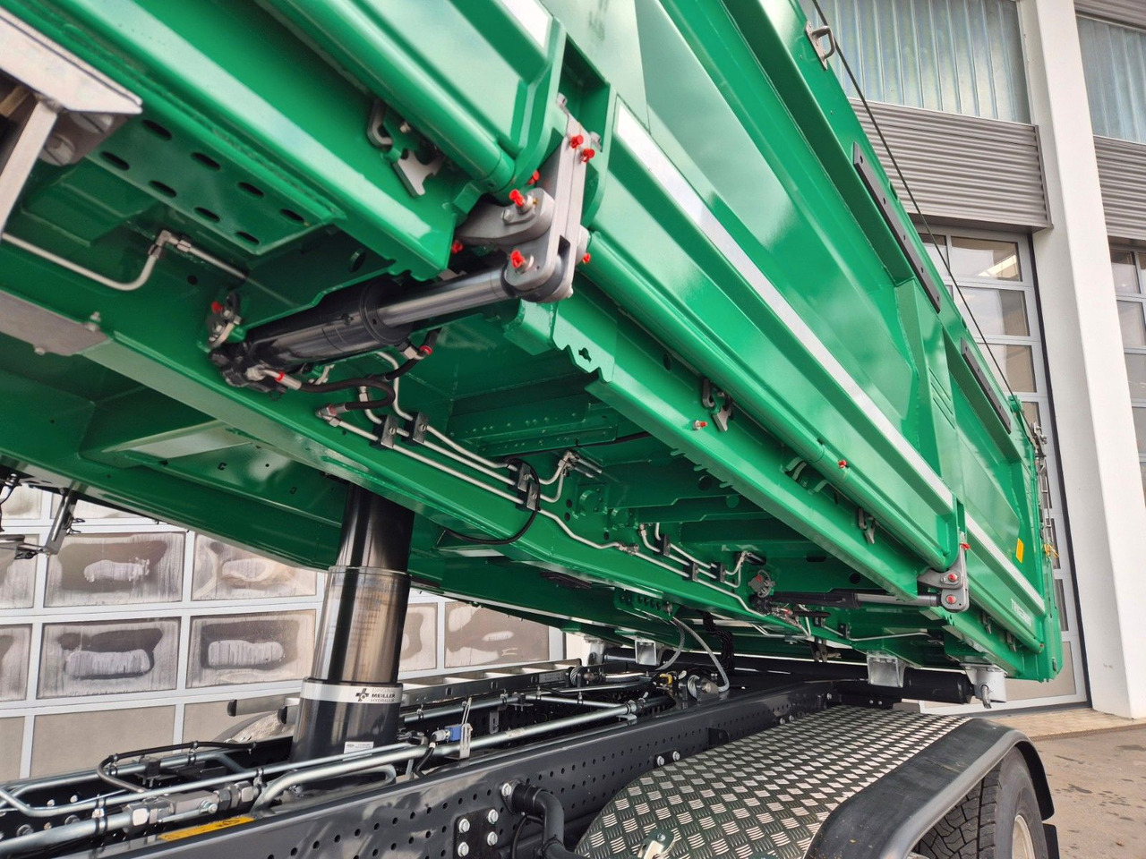 Iveco AS360X50Z/P HR ON+ 8x4 Meiller AHK Intarder Cam - Camion benne: photos 3 Iveco AS360X50Z/P HR ON+ 8x4 Meiller AHK Intarder Cam - Camion benne: photos 3