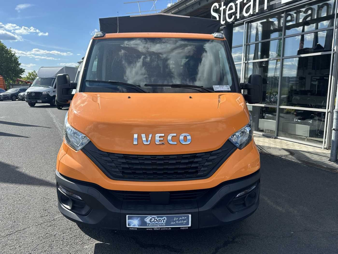 Iveco Daily 35S14 Pritsche+Plane *AHK*Ladekran*7-Sitze - Véhicule utilitaire plateau baché: photos 2 Iveco Daily 35S14 Pritsche+Plane *AHK*Ladekran*7-Sitze - Véhicule utilitaire plateau baché: photos 2