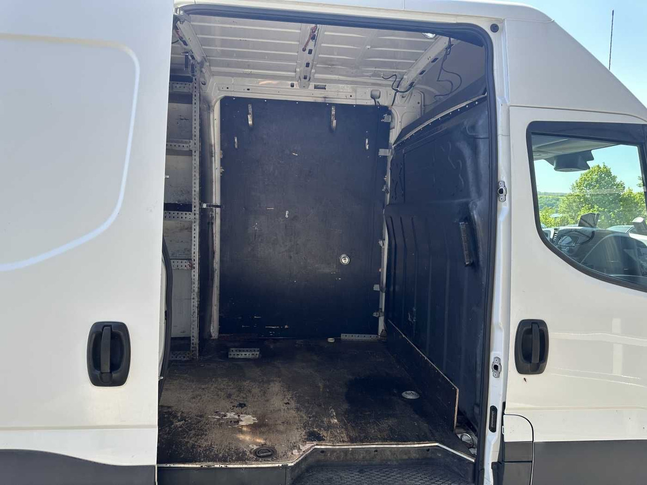 Iveco Daily 50C16 R4.100mm *AHK*Automatik*Ladekran* - Fourgon utilitaire: photos 5 Iveco Daily 50C16 R4.100mm *AHK*Automatik*Ladekran* - Fourgon utilitaire: photos 5