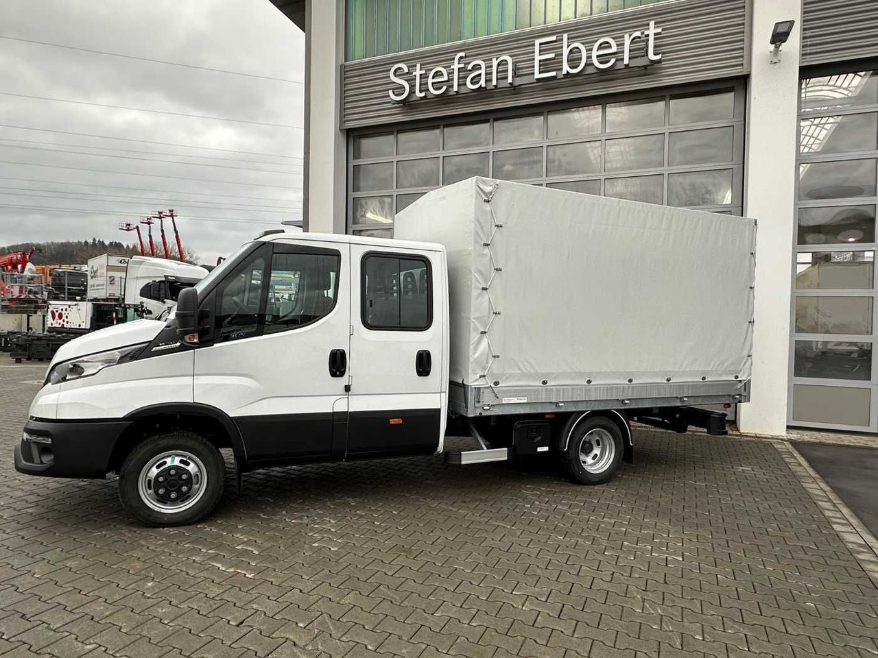 Iveco Daily 50C18H A8 DoKa *AHK*Automatik*7-Sitze* - Fourgon plateau, Utilitaire double cabine: photos 4 Iveco Daily 50C18H A8 DoKa *AHK*Automatik*7-Sitze* - Fourgon plateau, Utilitaire double cabine: photos 4