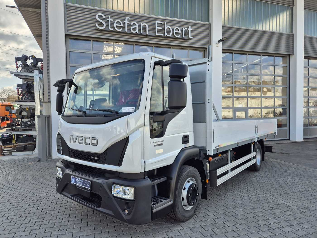 Iveco Eurocargo ML140E25/P 4x2 ACC 4x vorhanden - Camion plateau: photos 3 Iveco Eurocargo ML140E25/P 4x2 ACC 4x vorhanden - Camion plateau: photos 3