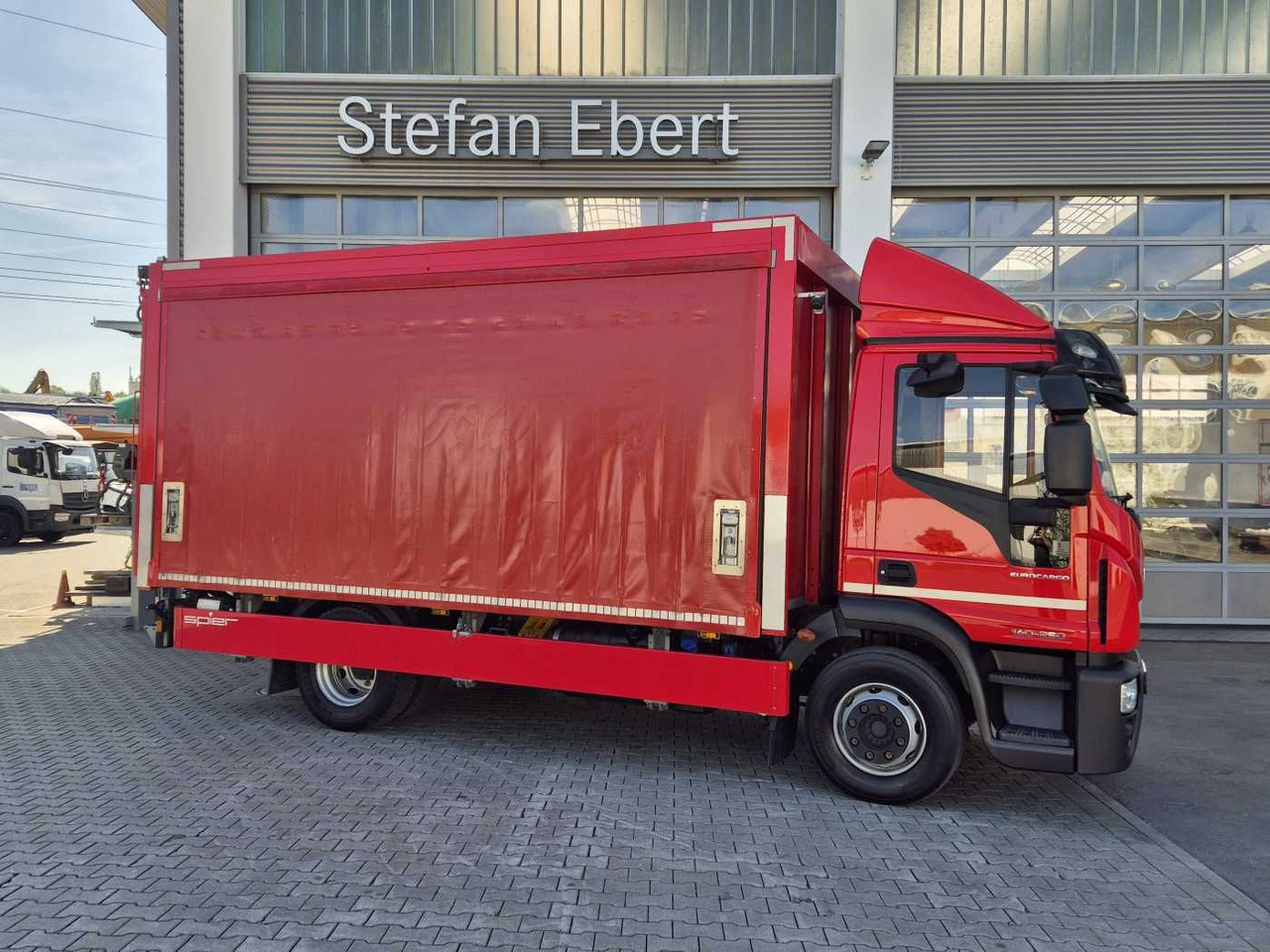 Iveco Eurocargo ML140E25/P Schiebeplanen LBW 1.500kg - Camion pour le transport de boissons: photos 5 Iveco Eurocargo ML140E25/P Schiebeplanen LBW 1.500kg - Camion pour le transport de boissons: photos 5