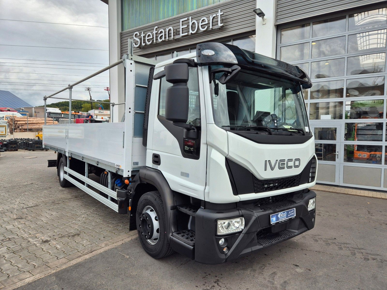 Iveco Eurocargo ML140E28/P Gerüstbau 3 Sitze AHK Klima - Camion plateau: photos 2 Iveco Eurocargo ML140E28/P Gerüstbau 3 Sitze AHK Klima - Camion plateau: photos 2
