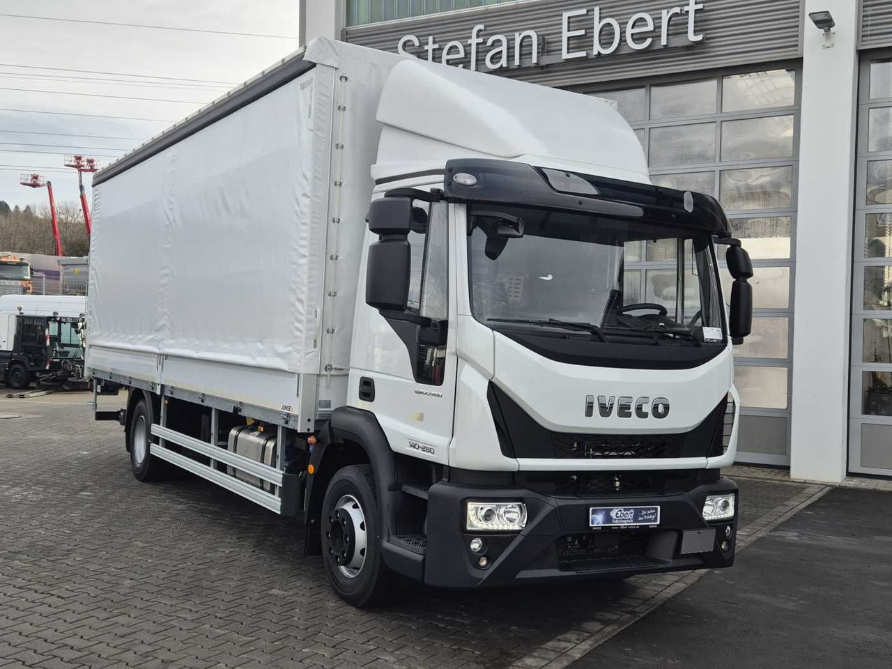 Iveco Eurocargo ML140E28/P LBW Bär Schiebeplane AHK - Camion à rideaux coulissants: photos 2 Iveco Eurocargo ML140E28/P LBW Bär Schiebeplane AHK - Camion à rideaux coulissants: photos 2