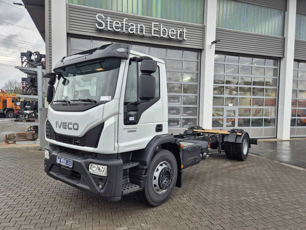 Iveco Eurocargo ML180E28/P 4x2 ZF-Automatik 8AP 3Stück - Châssis cabine: photos 1 Iveco Eurocargo ML180E28/P 4x2 ZF-Automatik 8AP 3Stück - Châssis cabine: photos 1