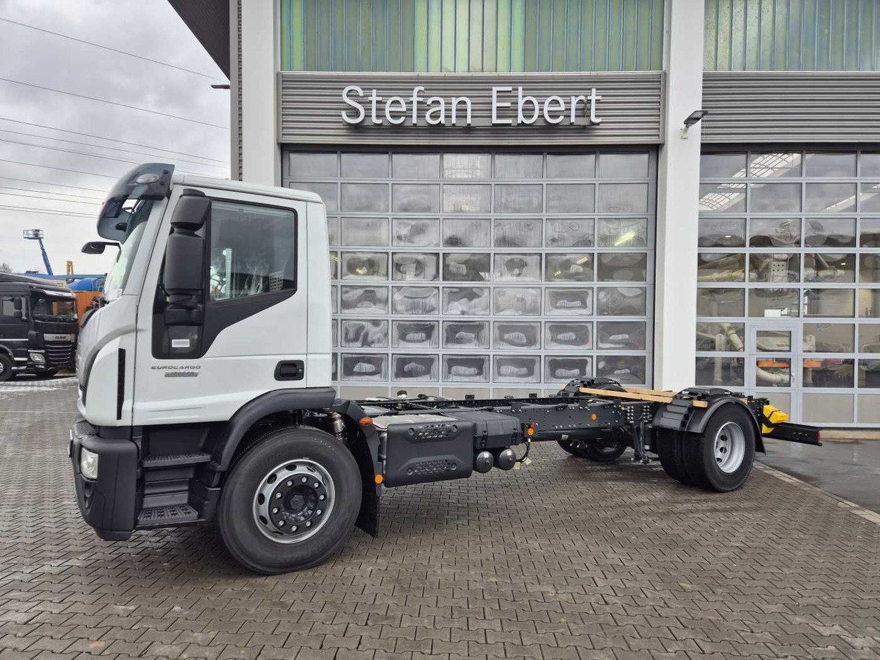Iveco Eurocargo ML180E28/P 4x2 ZF-Automatik 8AP 3Stück - Châssis cabine: photos 3 Iveco Eurocargo ML180E28/P 4x2 ZF-Automatik 8AP 3Stück - Châssis cabine: photos 3