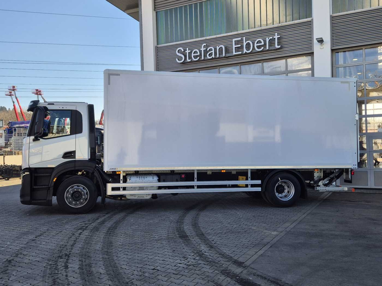 Iveco S-Way AD190S40/P Junge AHK LBW 2.000kg - Camion fourgon: photos 5 Iveco S-Way AD190S40/P Junge AHK LBW 2.000kg - Camion fourgon: photos 5