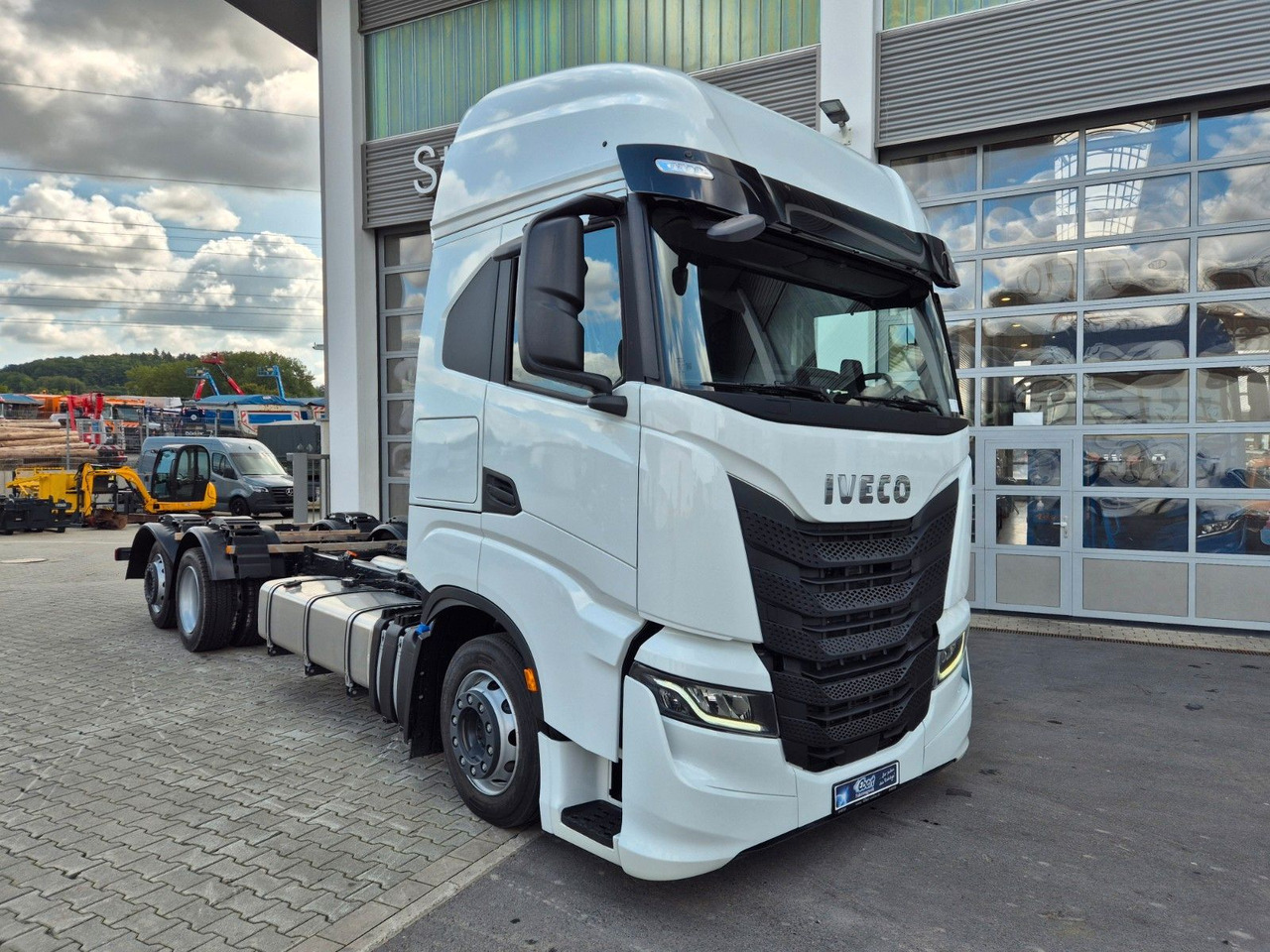 Iveco S-Way AS260S46Y/FP 6x2 Intarder Standklima - Châssis cabine: photos 4 Iveco S-Way AS260S46Y/FP 6x2 Intarder Standklima - Châssis cabine: photos 4
