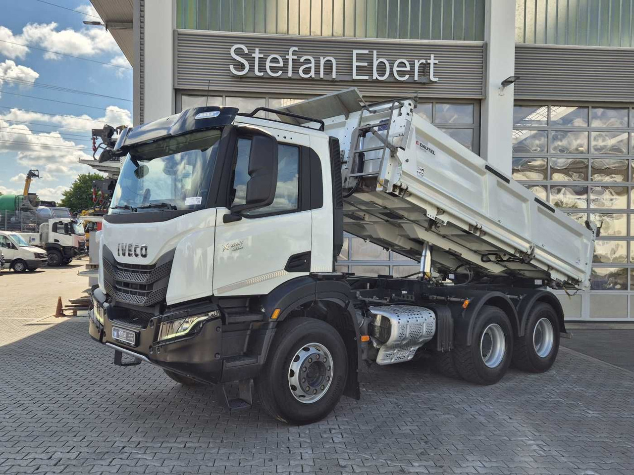 Iveco X-Way AD300X48Z HR 6x4 Intarder Bordmatic Kamera - Camion benne: photos 1 Iveco X-Way AD300X48Z HR 6x4 Intarder Bordmatic Kamera - Camion benne: photos 1