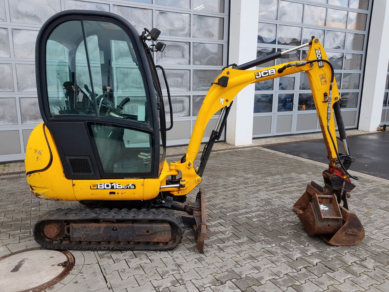 JCB 8018 / 3.420h / hydrl. Grabenräumer / Tieflöffel - Mini pelle: photos 2 JCB 8018 / 3.420h / hydrl. Grabenräumer / Tieflöffel - Mini pelle: photos 2