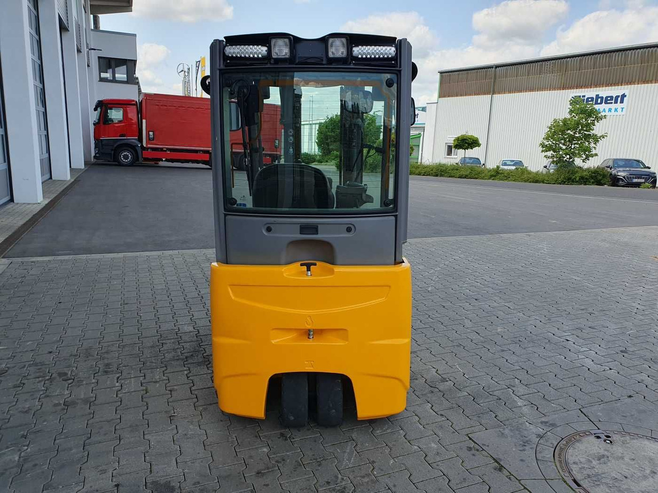 Jungheinrich EFG 215 / Triplex: 4.25m! / SS / nur 2.184h! - Chariot élévateur électrique: photos 5 Jungheinrich EFG 215 / Triplex: 4.25m! / SS / nur 2.184h! - Chariot élévateur électrique: photos 5