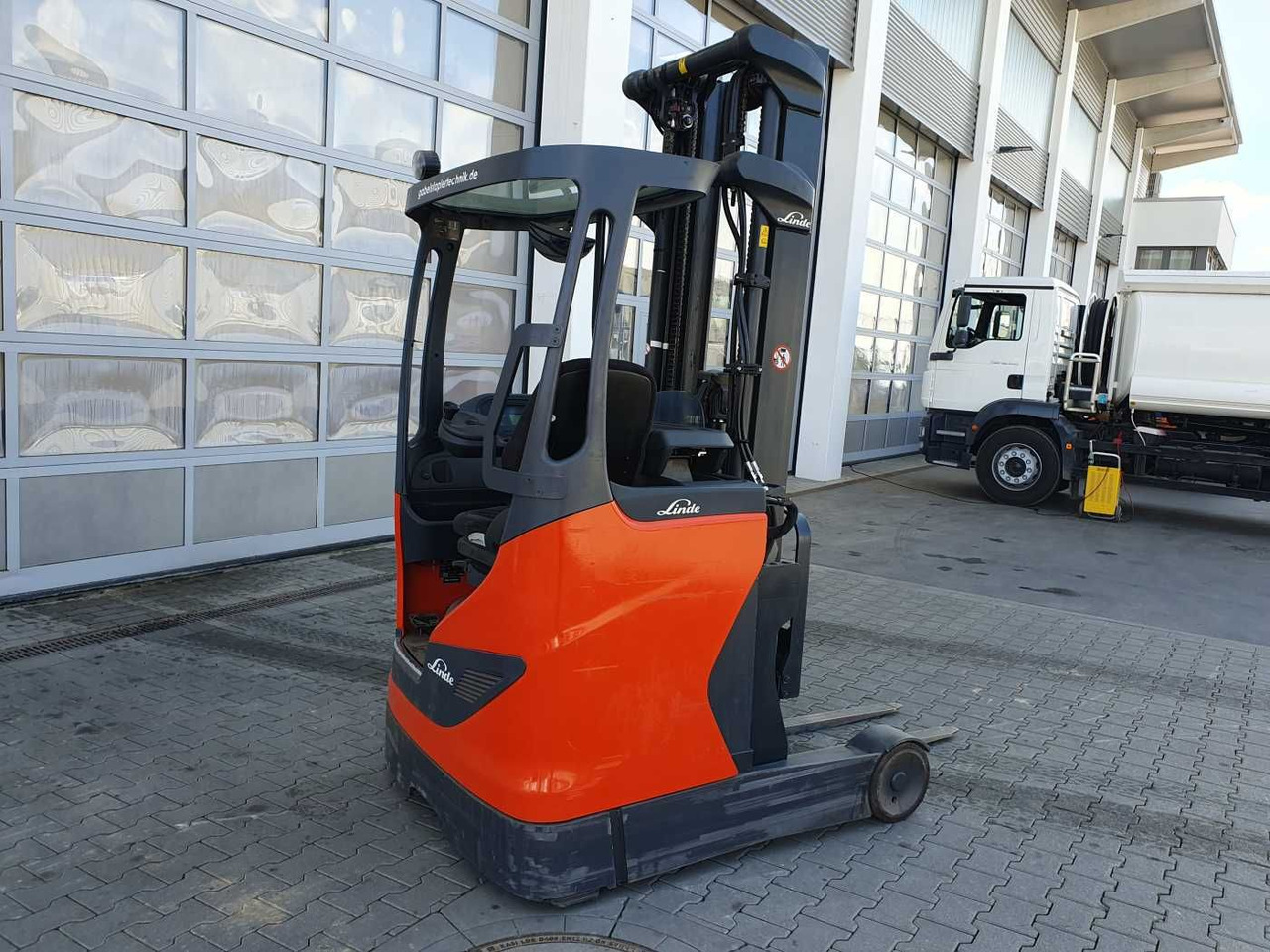 Linde R12B-01 / nur 2.394h! / Hubhöhe: 6m / 2015 - Chariot à mât rétractable: photos 4 Linde R12B-01 / nur 2.394h! / Hubhöhe: 6m / 2015 - Chariot à mât rétractable: photos 4
