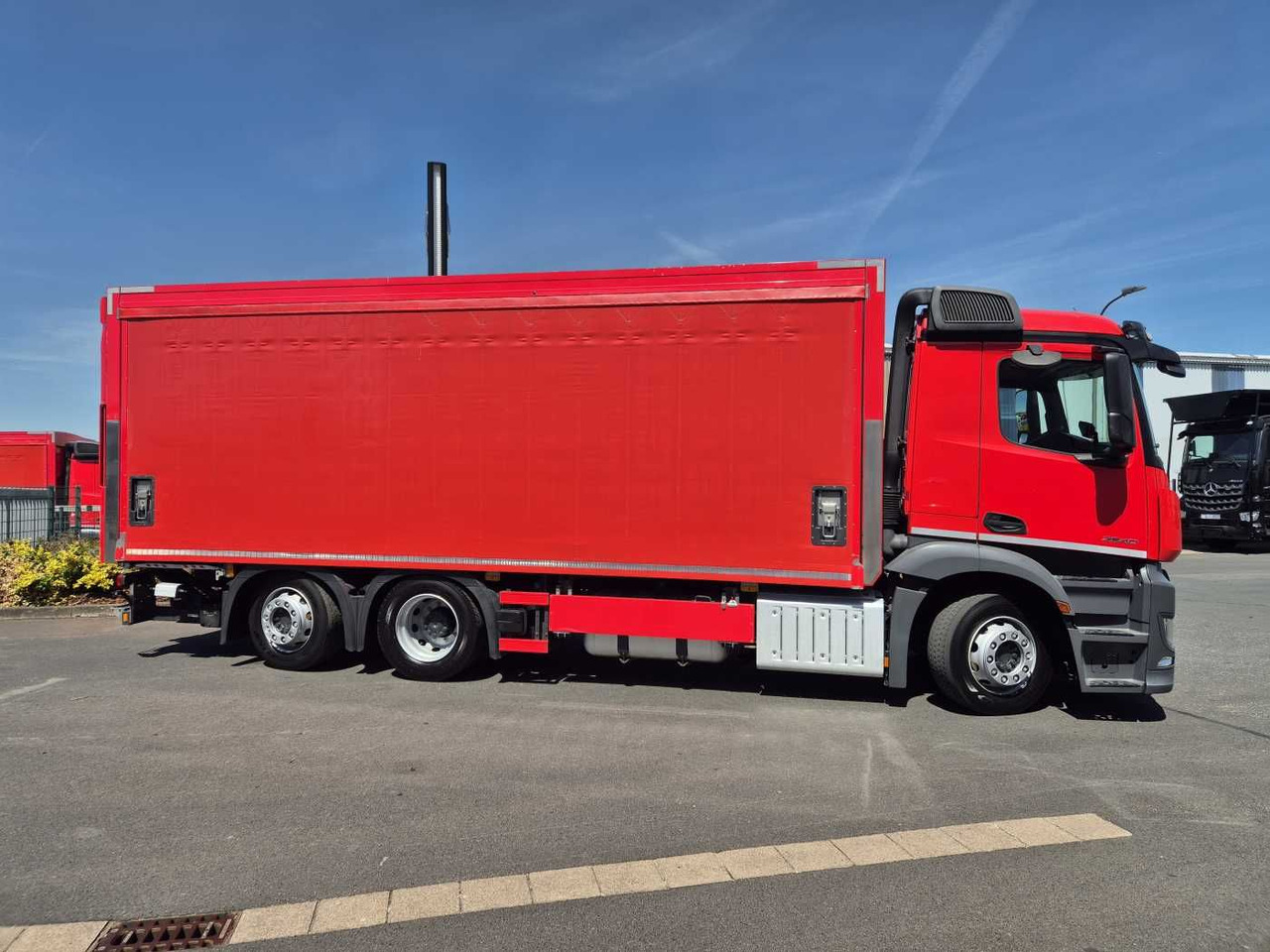 Mercedes-Benz Antos 2540 LnR 6x2 LBW Schiebeplanen AHK - Camion pour le transport de boissons: photos 5 Mercedes-Benz Antos 2540 LnR 6x2 LBW Schiebeplanen AHK - Camion pour le transport de boissons: photos 5