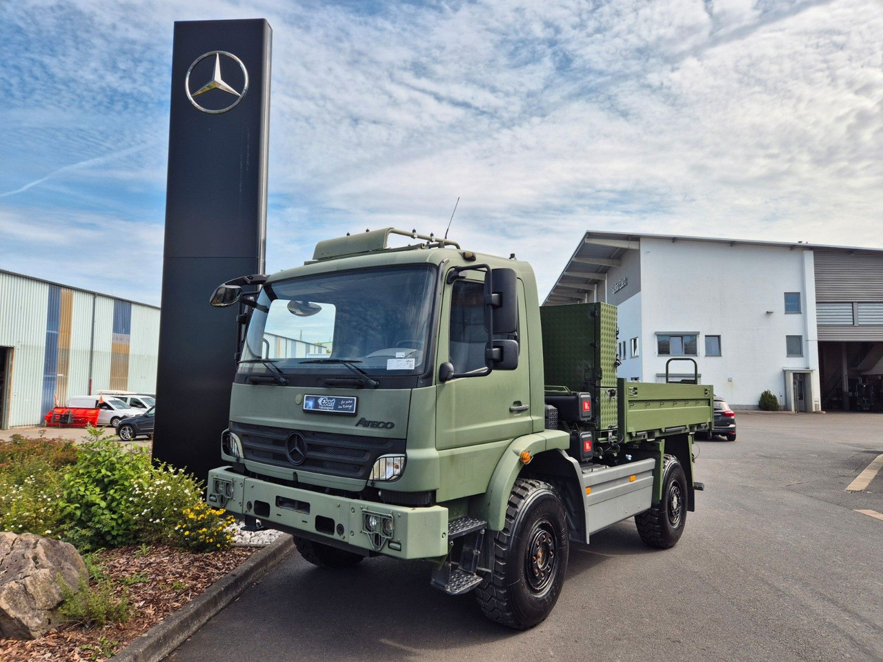 Mercedes-Benz Atego 1018 A 4x4 Pritsche Singlebereift 7 Stück - Camion plateau: photos 1 Mercedes-Benz Atego 1018 A 4x4 Pritsche Singlebereift 7 Stück - Camion plateau: photos 1