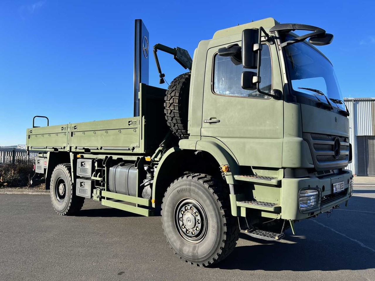 Mercedes-Benz Axor 1829 A 4x4 Pritsche - Camion plateau: photos 3 Mercedes-Benz Axor 1829 A 4x4 Pritsche - Camion plateau: photos 3