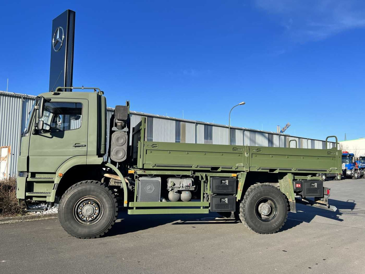 Mercedes-Benz Axor 1829 A 4x4 Pritsche - Camion plateau: photos 4 Mercedes-Benz Axor 1829 A 4x4 Pritsche - Camion plateau: photos 4
