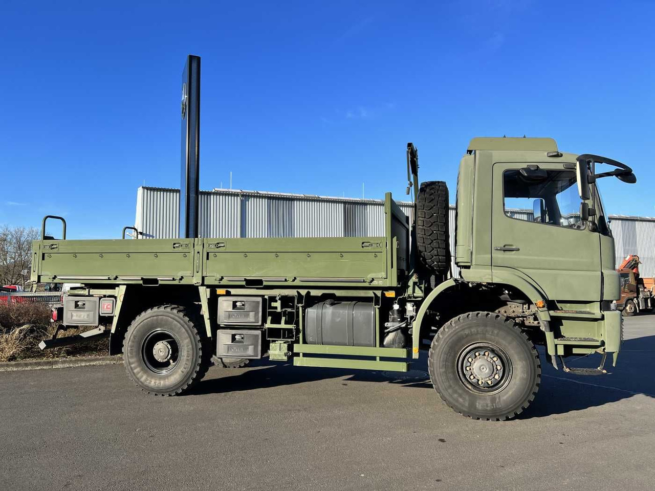 Mercedes-Benz Axor 1829 A 4x4 Pritsche - Camion plateau: photos 5 Mercedes-Benz Axor 1829 A 4x4 Pritsche - Camion plateau: photos 5