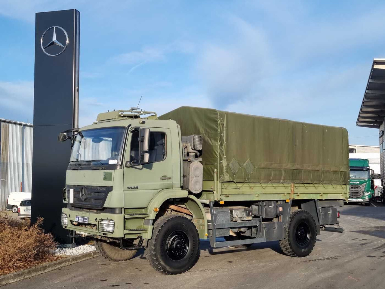 Mercedes-Benz Axor 1829 A 4x4 Pritsche/Plane 10 Stück - Camion à rideaux coulissants: photos 3 Mercedes-Benz Axor 1829 A 4x4 Pritsche/Plane 10 Stück - Camion à rideaux coulissants: photos 3
