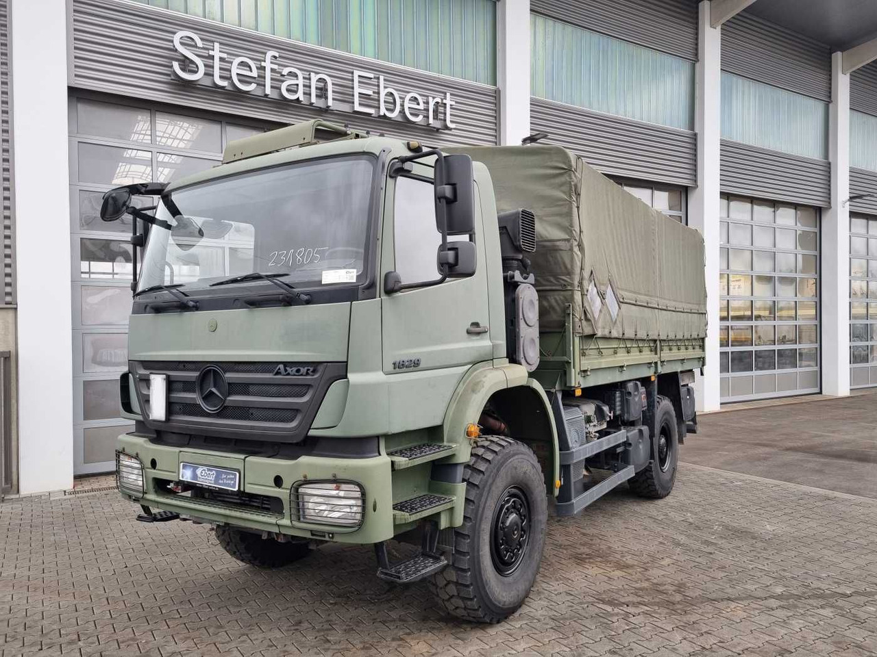 Mercedes-Benz Axor 1829 A 4x4 Pritsche/Plane 10 Stück - Camion plateau: photos 2 Mercedes-Benz Axor 1829 A 4x4 Pritsche/Plane 10 Stück - Camion plateau: photos 2