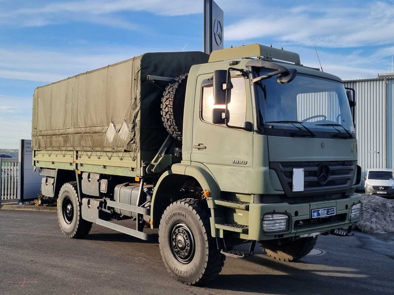 Mercedes-Benz Axor 1829 A 4x4 Pritsche/Plane 10 Stück - Camion plateau: photos 2 Mercedes-Benz Axor 1829 A 4x4 Pritsche/Plane 10 Stück - Camion plateau: photos 2