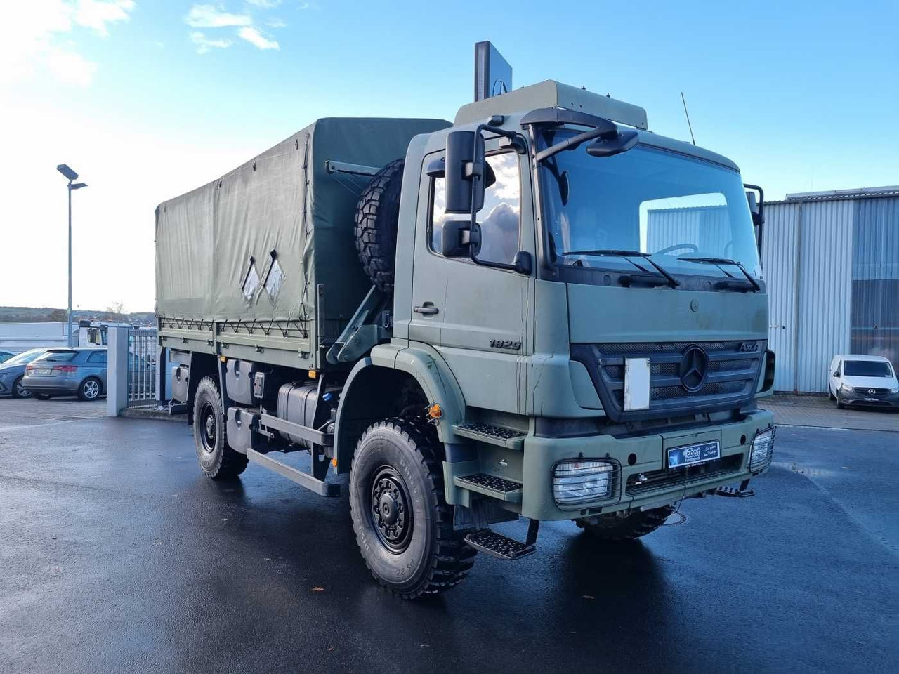 Mercedes-Benz Axor 1829 A 4x4 Pritsche/Plane 10 Stück - Camion à rideaux coulissants: photos 3 Mercedes-Benz Axor 1829 A 4x4 Pritsche/Plane 10 Stück - Camion à rideaux coulissants: photos 3