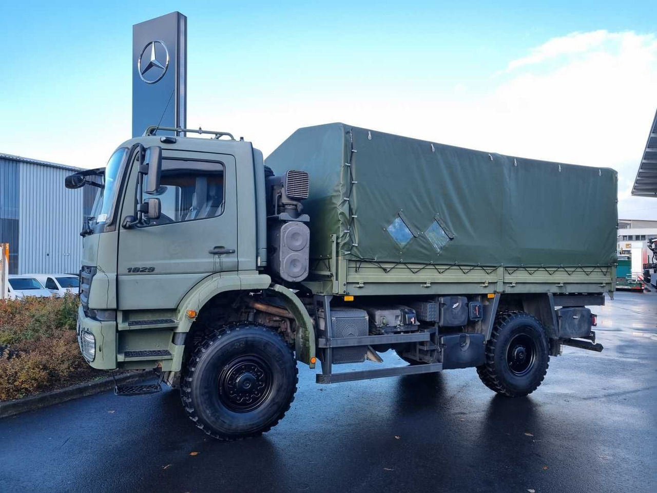 Mercedes-Benz Axor 1829 A 4x4 Pritsche/Plane 10 Stück - Camion à rideaux coulissants: photos 4 Mercedes-Benz Axor 1829 A 4x4 Pritsche/Plane 10 Stück - Camion à rideaux coulissants: photos 4