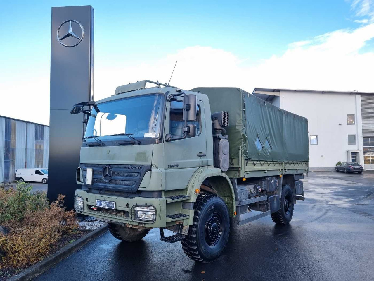 Mercedes-Benz Axor 1829 A 4x4 Pritsche/Plane 10 Stück - Camion à rideaux coulissants: photos 2 Mercedes-Benz Axor 1829 A 4x4 Pritsche/Plane 10 Stück - Camion à rideaux coulissants: photos 2