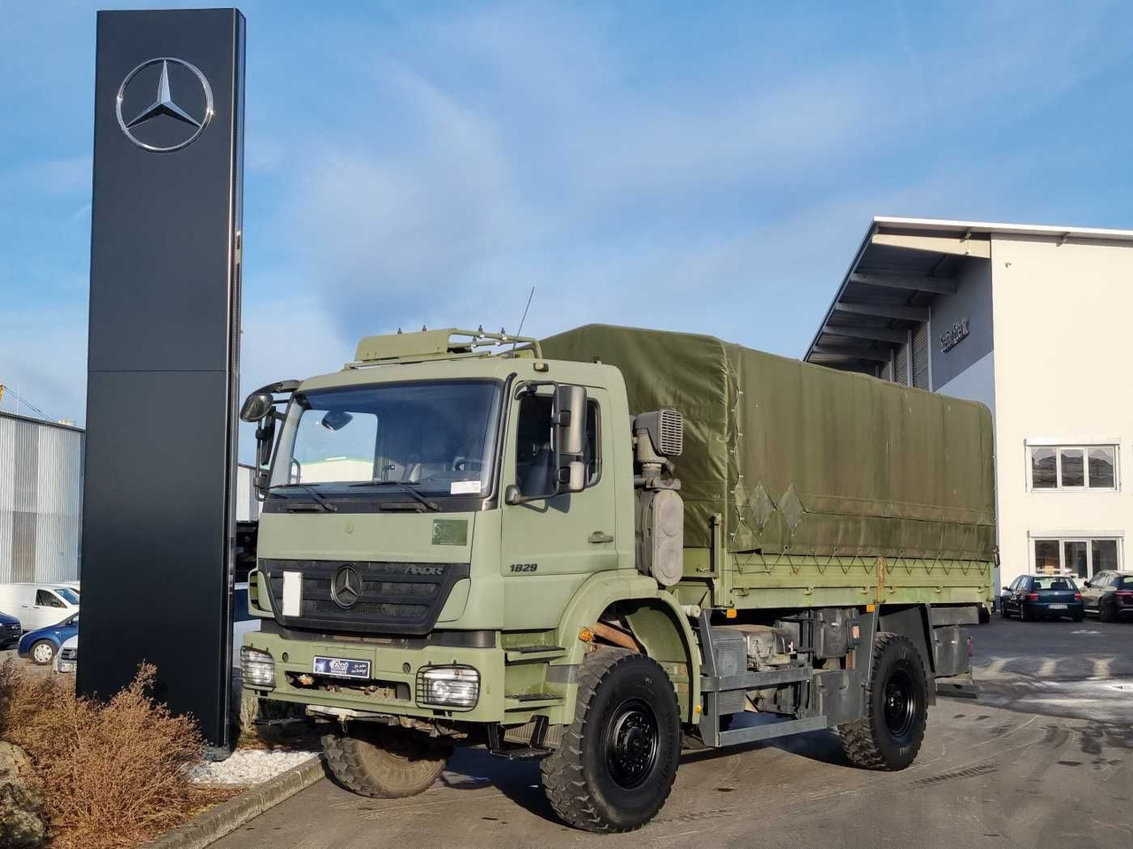 Mercedes-Benz Axor 1829 A 4x4 Pritsche/Plane 10 Stück - Camion plateau: photos 1 Mercedes-Benz Axor 1829 A 4x4 Pritsche/Plane 10 Stück - Camion plateau: photos 1