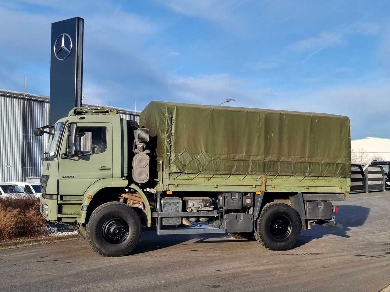 Mercedes-Benz Axor 1829 A 4x4 Pritsche/Plane 10 Stück - Camion plateau: photos 5 Mercedes-Benz Axor 1829 A 4x4 Pritsche/Plane 10 Stück - Camion plateau: photos 5