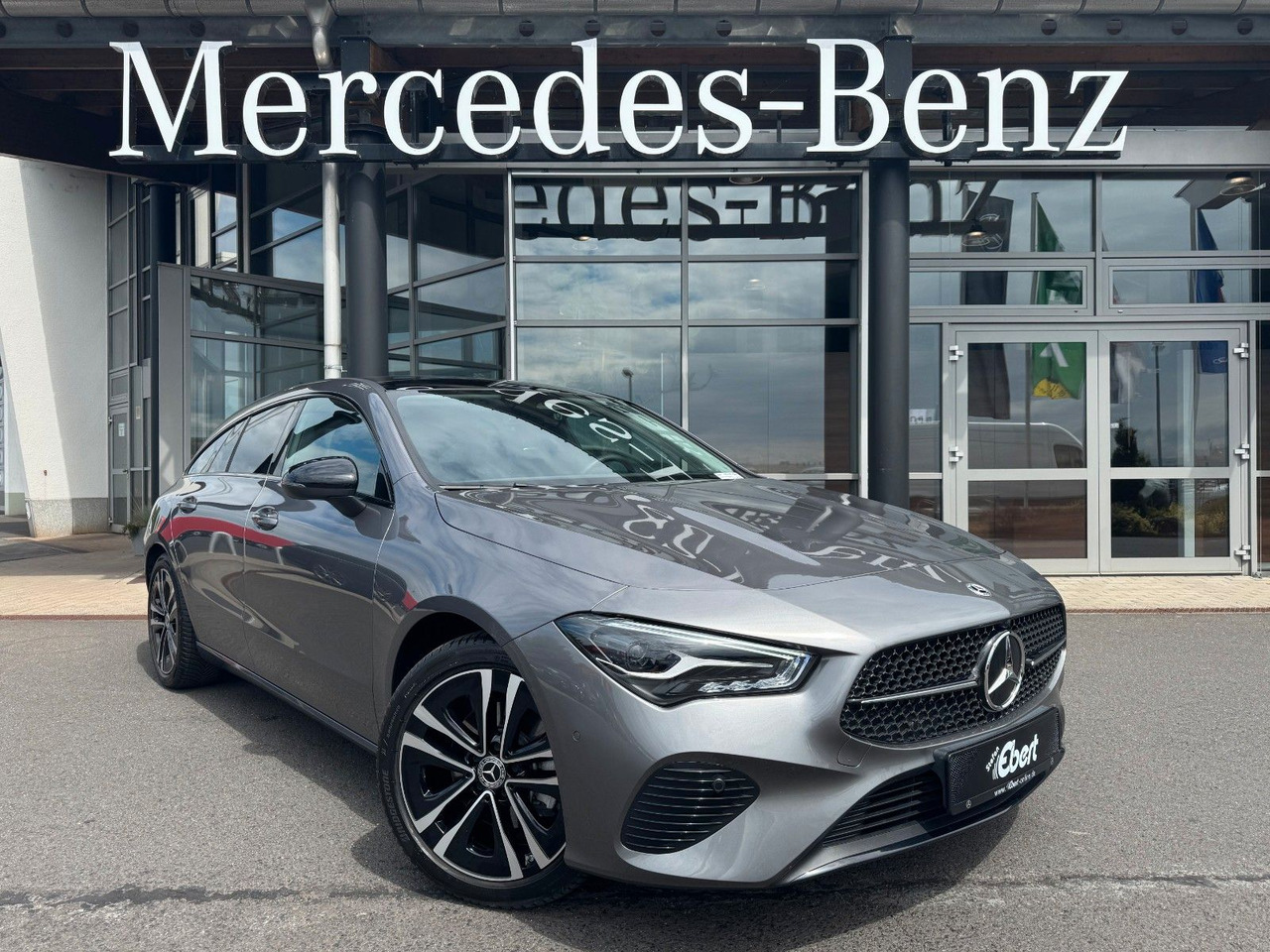 Mercedes-Benz CLA 180 Shooting Brake - Voiture break: photos 1 Mercedes-Benz CLA 180 Shooting Brake - Voiture break: photos 1
