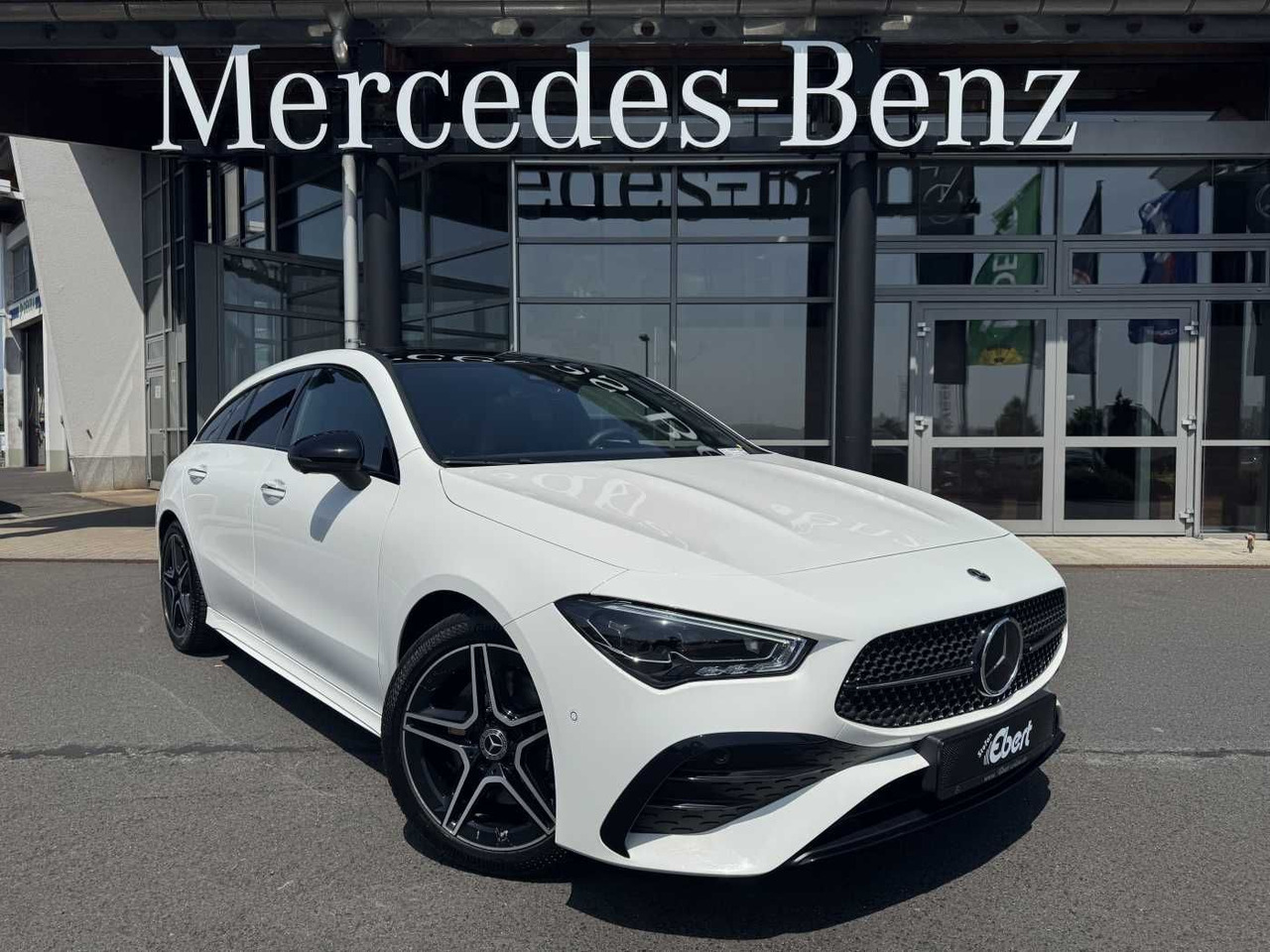 Mercedes-Benz CLA 220d Shooting Brake AMG+Pano+Distr+AHK+uvm. - Voiture: photos 1 Mercedes-Benz CLA 220d Shooting Brake AMG+Pano+Distr+AHK+uvm. - Voiture: photos 1