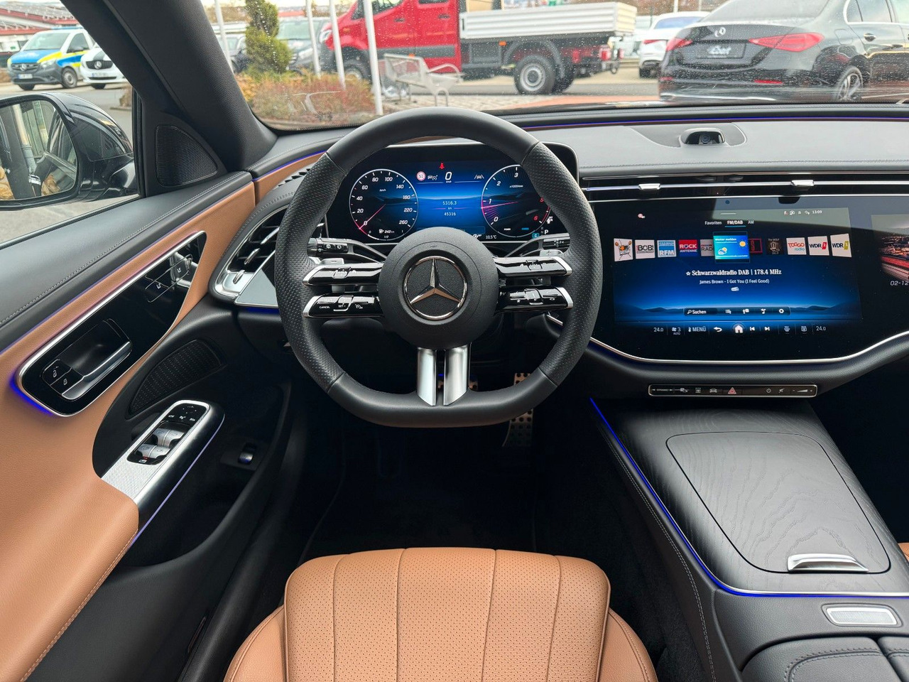 Mercedes-Benz E 220d T AMG+Hyperscreen+Leder+AHK+DistrPro+STH - Voiture break: photos 2 Mercedes-Benz E 220d T AMG+Hyperscreen+Leder+AHK+DistrPro+STH - Voiture break: photos 2