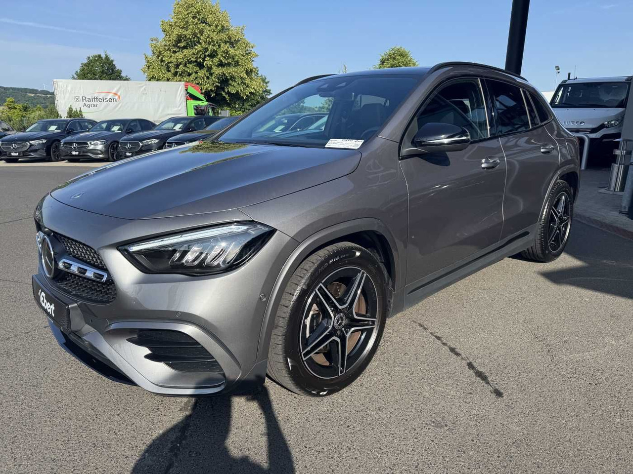 Mercedes-Benz GLA 200d 4M AMG+Pano+Distr+Ambiente+ - SUV: photos 2 Mercedes-Benz GLA 200d 4M AMG+Pano+Distr+Ambiente+ - SUV: photos 2