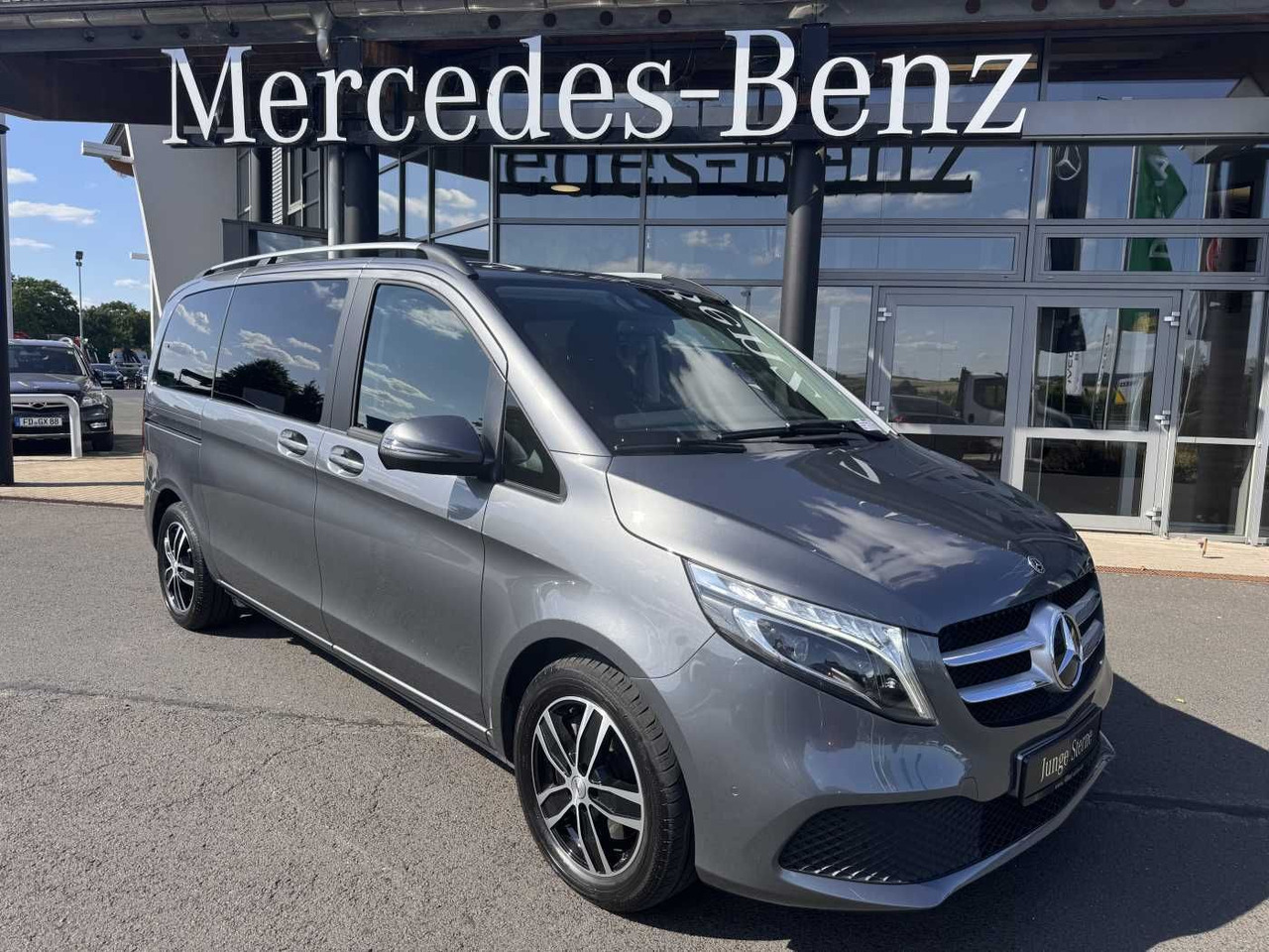Mercedes-Benz V 220 d EDITION Liege-Paket AHK2,5 LED DAB MBUX - Voiture: photos 1 Mercedes-Benz V 220 d EDITION Liege-Paket AHK2,5 LED DAB MBUX - Voiture: photos 1