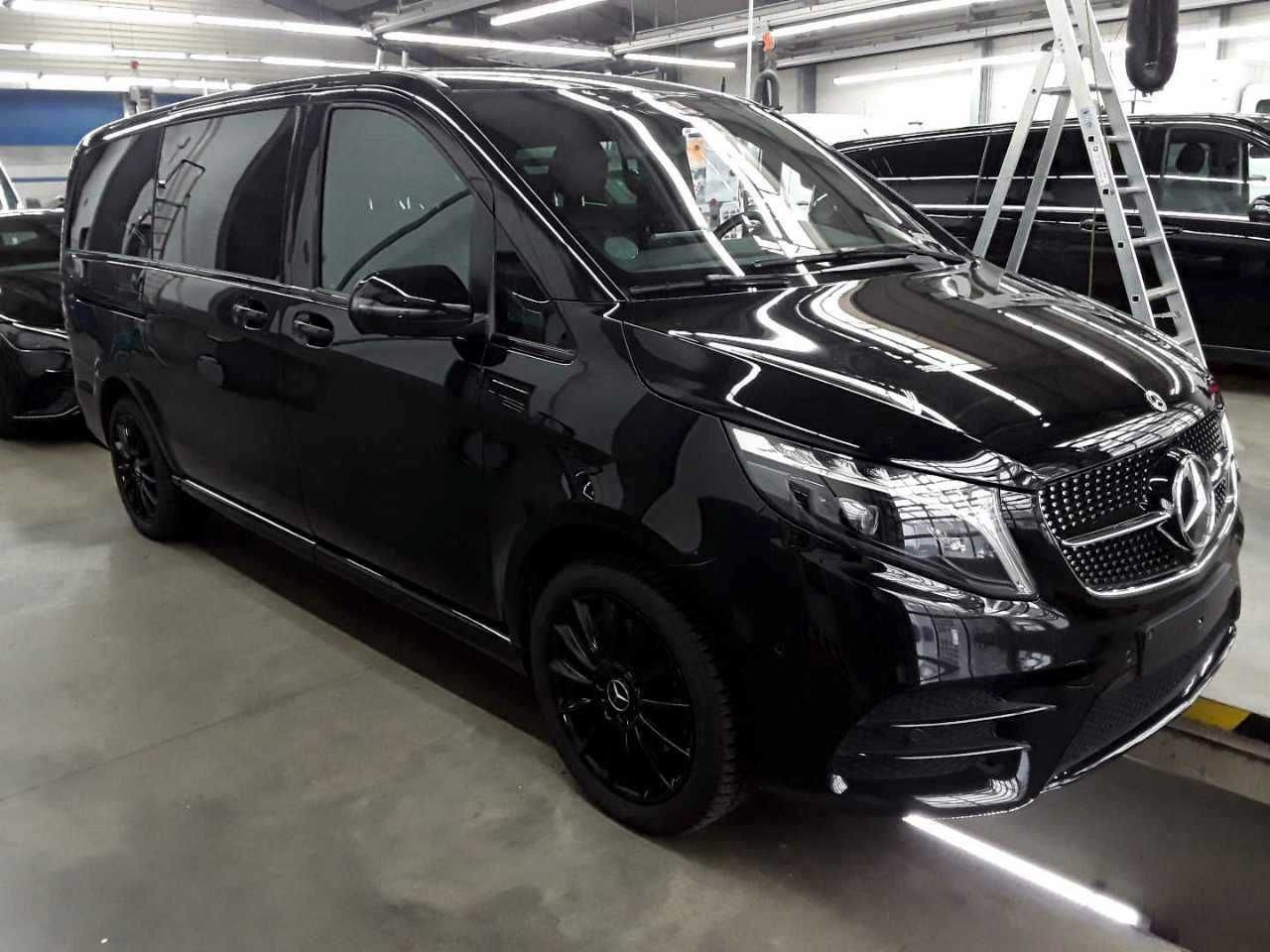 Mercedes-Benz V 300 d 4MATIC EXCLUSIVE AMG Panorama DISTRONIC - Voiture: photos 2 Mercedes-Benz V 300 d 4MATIC EXCLUSIVE AMG Panorama DISTRONIC - Voiture: photos 2
