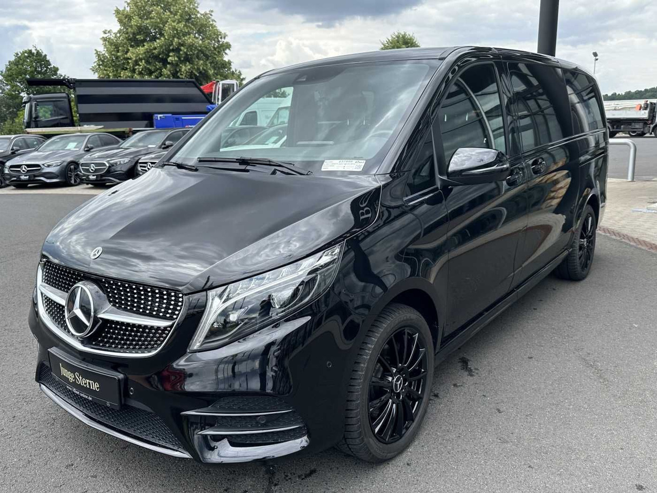 Mercedes-Benz V 300 d 4MATIC EXCLUSIVE AMG Panorama DISTRONIC - Voiture break: photos 3 Mercedes-Benz V 300 d 4MATIC EXCLUSIVE AMG Panorama DISTRONIC - Voiture break: photos 3