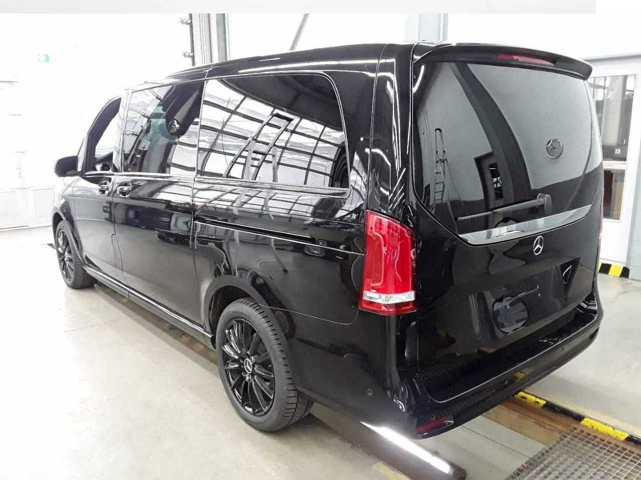 Mercedes-Benz V 300 d 4MATIC EXCLUSIVE AMG Panorama DISTRONIC - Voiture: photos 4 Mercedes-Benz V 300 d 4MATIC EXCLUSIVE AMG Panorama DISTRONIC - Voiture: photos 4