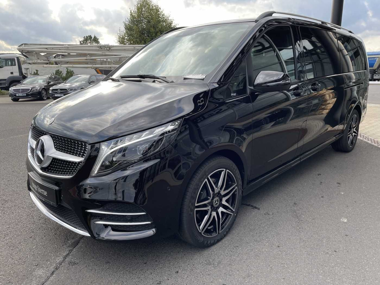 Mercedes-Benz V 300 d AVA 4MATIC AMG Kühlschrank AIRMATIC - Transport de personnes: photos 2 Mercedes-Benz V 300 d AVA 4MATIC AMG Kühlschrank AIRMATIC - Transport de personnes: photos 2