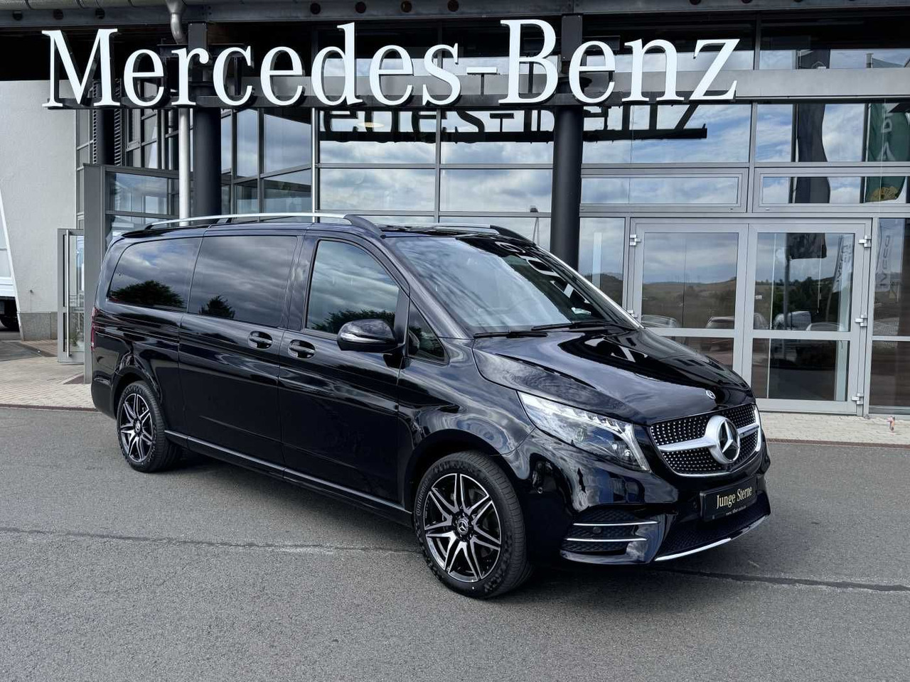 Mercedes-Benz V 300 d AVA AMG 4MATIC AIRMATIC Sitzklima el Tür - Voiture: photos 1 Mercedes-Benz V 300 d AVA AMG 4MATIC AIRMATIC Sitzklima el Tür - Voiture: photos 1