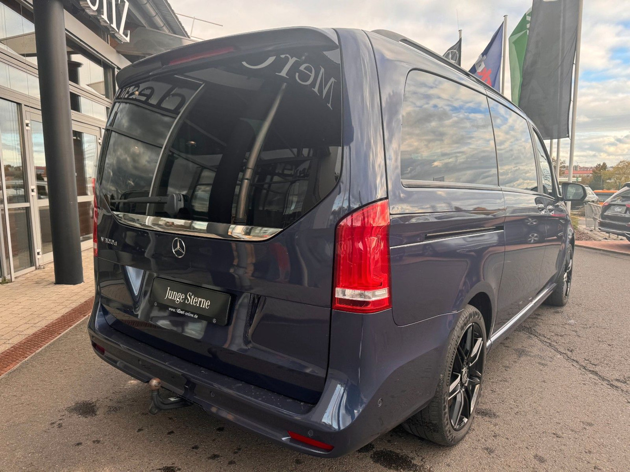Mercedes-Benz V 300 d AVA ED AMG AHK2,5to DISTRONIC - Transport de personnes: photos 4 Mercedes-Benz V 300 d AVA ED AMG AHK2,5to DISTRONIC - Transport de personnes: photos 4
